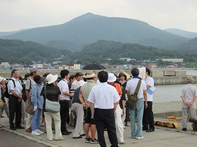 塩谷漁港から望む丸山