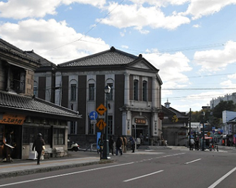 色内通り・堺町通りの商店（旧名取高三郎商店、旧岩永時計店、旧早川支店、旧共成【機種依存文字】、旧上勢友吉商店、旧久保商店、旧金子元三郎商店、田中酒造店、旧荒田商会、旧塚本商店、旧小堀商店、旧前堀商店、旧磯野支店倉庫、旧北海雑穀【機種依存文字】