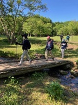 なえぼ公園を歩く様子