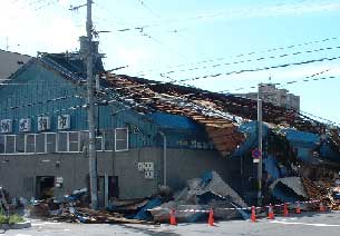 平成16年台風18号鱗友朝市の被害