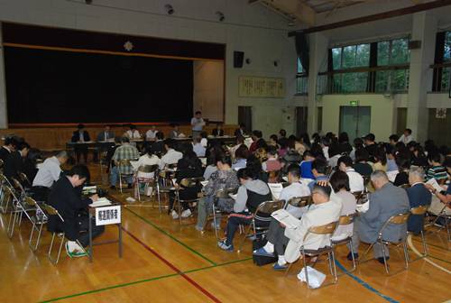 量徳小学校で市立小中学校学校規模・学校配置適正化基本計画素案の説明会を開催 量徳小学校で市立小中学校学校規模・学校配置適正化基本計画素案の説明会を開催