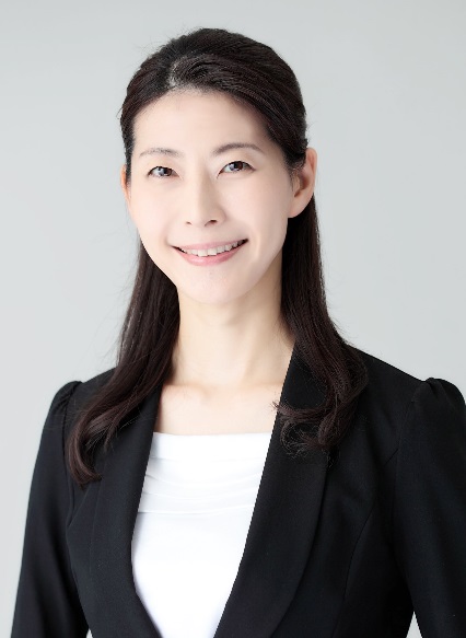 長縄史子氏