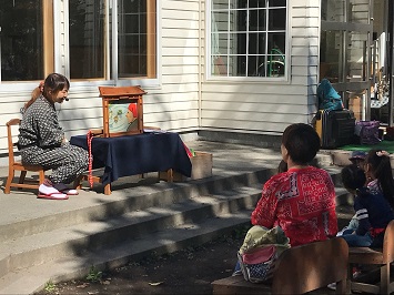 親子で楽しむ紙芝居の会の様子