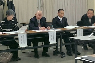 第1回小樽市健康増進計画評価会議で委員が発言中の風景