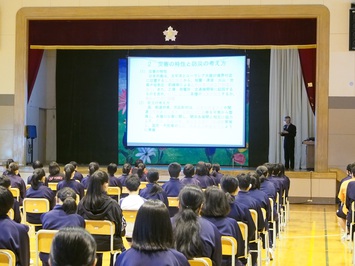 防災講話を聴いている様子