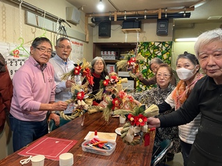 しめ飾り作り写真