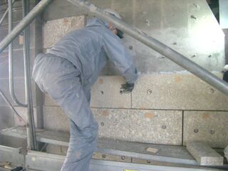 09 張石補修（張石材貼付け)