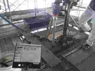 15 煙突頂部からの穴あけ