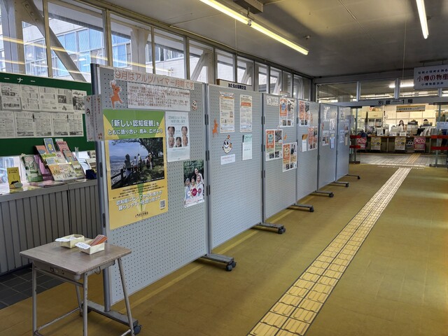 R8認知症展示渡り廊下 R8認知症展示渡り廊下