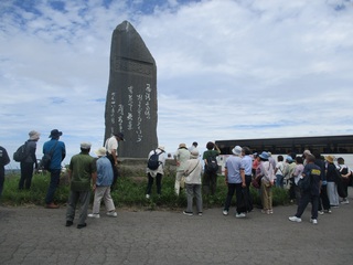 江差追分碑からの海・崖・灯台